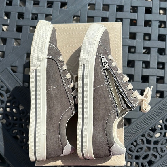 Taos Footwear Z Soul Gray and Cream Casual Sneakers - Picture 4 of 13